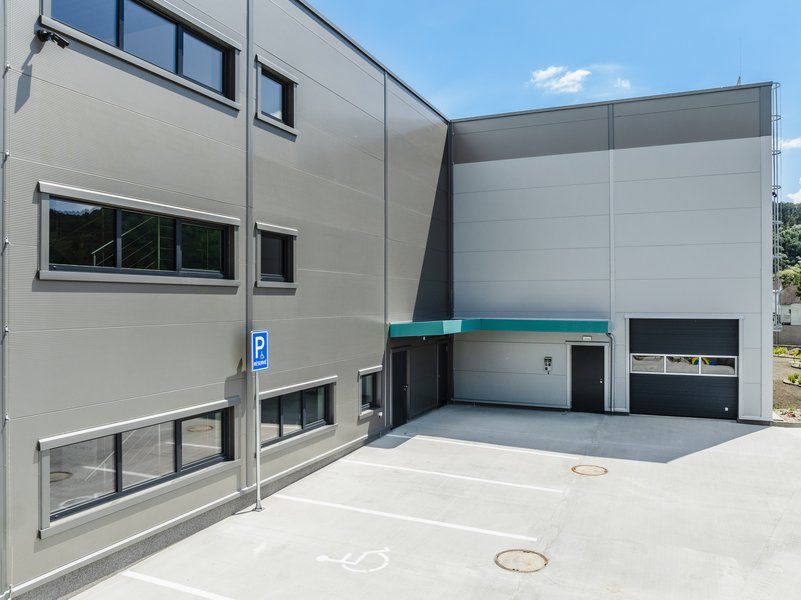 Lager- und Verwaltungshalle Králův Dvůr