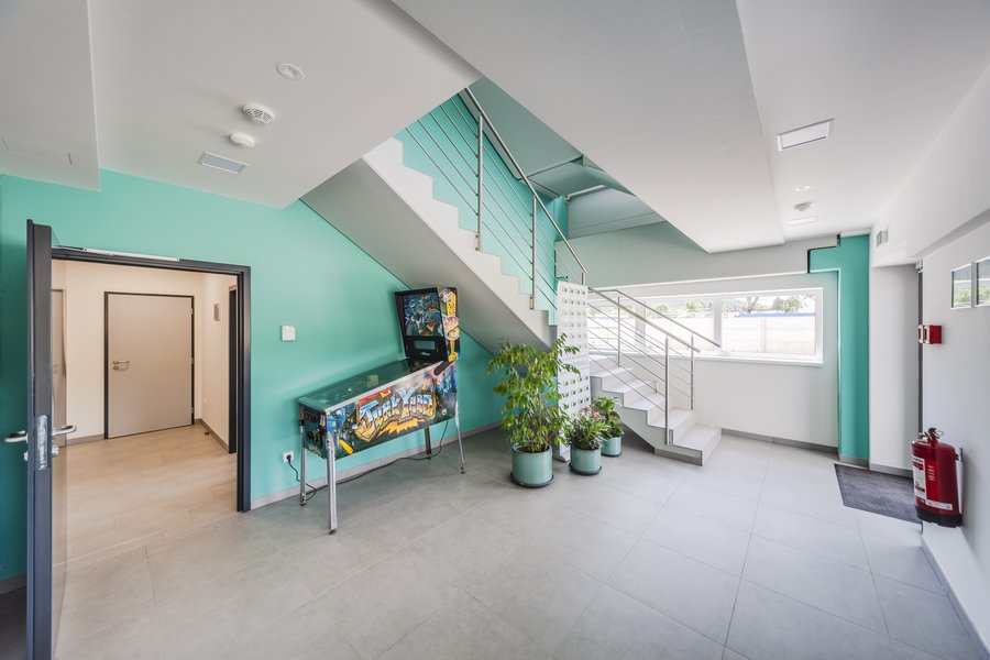 Lager- und Verwaltungshalle Králův Dvůr